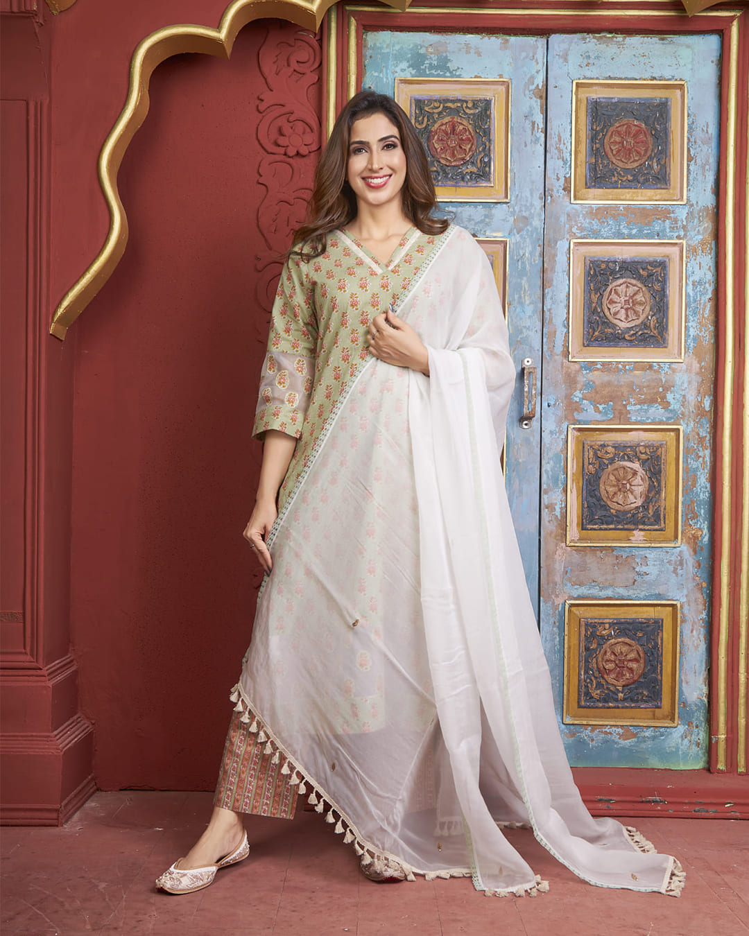 Off white silk dupatta best sale